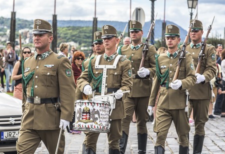 BUDAPEST, SEPTEMBER 18: Changing of the guard at the Sandor Palace on September 18, 2016 in Budapest, Hungary.のeditorial素材