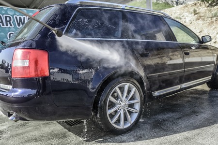 High-pressure washing car outdoors.のeditorial素材