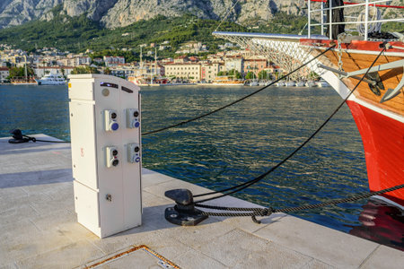 Station for recharging the battery of ships on the pier.