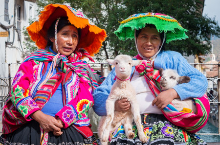 CUSZO, PERU - MARCH 18, 2015: Peruvian woman in traditional dresses pose  for tourists in Cuzco, Peruのeditorial素材