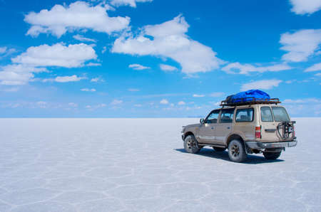A Tourist Jeep is driving through Salar Uyuni. Boliviaのeditorial素材