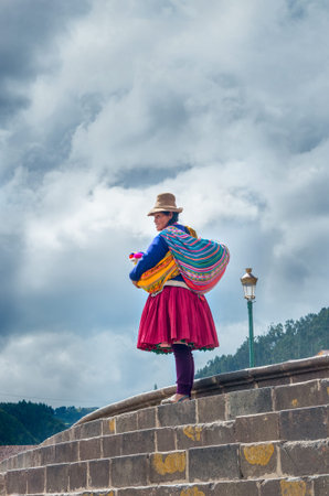 CUSZO, PERU - MARCH 18, 2015: Peruvian woman in traditional dresses on the street in Cuzco, Peruのeditorial素材