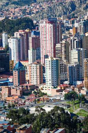 LA PAZ, BOLIVIA - APR 5, 2015: Cityscape of La Paz in Boliviaのeditorial素材