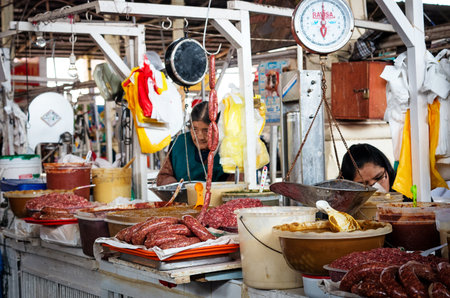 CUSCO, PERU - CIRCA MARCH  2015: Unidentified people at the market in Cusco, Peruのeditorial素材