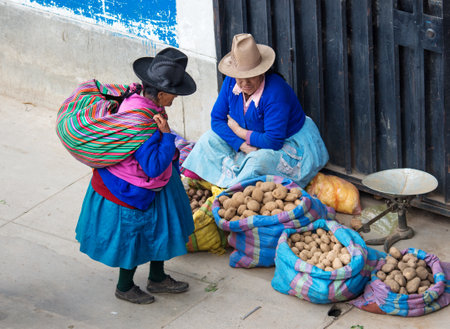 HUARAZ, PERU - APR 15: Peruvian woman on the street on Apr 15, 2015 in Huaraz, Peruのeditorial素材