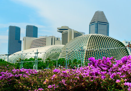 SINGAPORE -AUGUST 21: Esplanade Theater on August 21, 2011 in Singapore. Esplanade theater is a modern building for musical,art gallery and concert located at riverside near Singapore Flyer.のeditorial素材