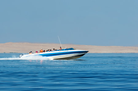Paracas, Peru -14 Apr, 2015: Tourists  in Paracas national park. Peruのeditorial素材