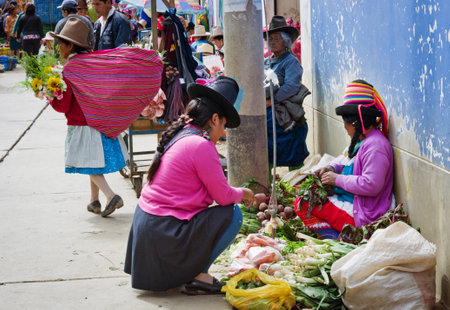 HUARAZ, PERU - APR 15: Peruvian woman on the street on Apr 15, 2015 in Huaraz, Peruのeditorial素材