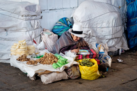 CUSCO, PERU - CIRCA MARCH  2015: Unidentified people at the market in Cusco, Peruのeditorial素材