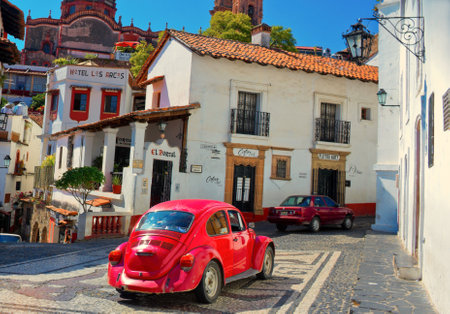 Taxco, Mexico - November 19, 2016: Architecture and taxi (Volkswagen Beetle) of Taxco, Mexico.のeditorial素材