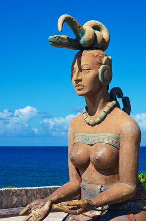 Sculpture of wooman with snake on Caribbean sea coast, Isla Mujeres, Mexicoのeditorial素材