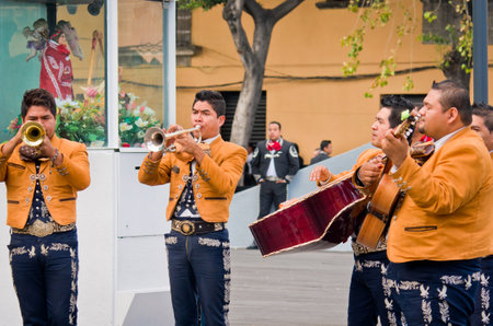 Mexico City - December 03, 2016 : Mariachi band play mexican music at Garibaldi Square in Mexico City, Mexico.のeditorial素材