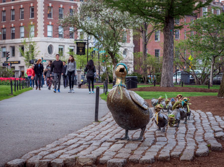 Boston, MA, USA - May 4, 2017: Bronze sculpture of "Make Way for Ducklings" in the Boston Public Garden.のeditorial素材
