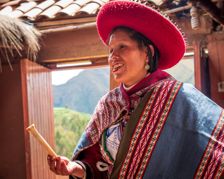 Chinchero, Peru - March 9, 2015: Peruvian woman dressed in traditional clothes while working on a homemade wool industry using traditional techniques.のeditorial素材
