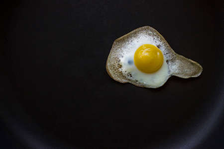 Egg.Photos broken egg in a frying pan.の写真素材