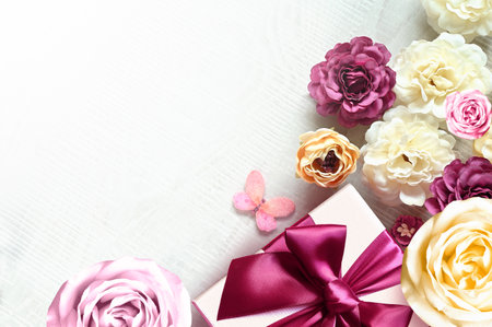 Colorful roses and gift box on white background. Beautiful, good for holidays and gift. flowers pattern.の写真素材