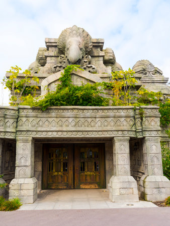 EMMEN, THE NETHERLANDS - SEPTEMBER 20, 2017: Jungle section in Wildlands, the zoo of Emmenのeditorial素材