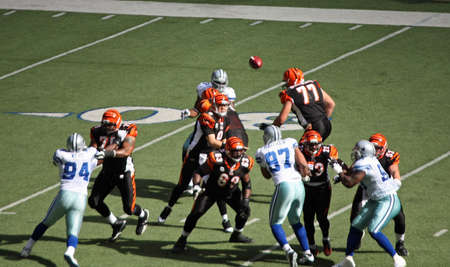 DALLAS - OCT 5: Taken in Texas Stadium, Irving, Texas on October 5, 2008. Cincinnati Bengals quarterback Palmer passes the football. The last year they will play in the stadium.のeditorial素材