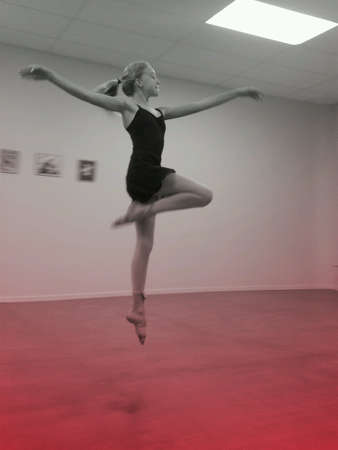 Ballerina leapingの素材