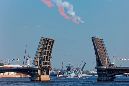 SAINT-PETERSBURG, RUSSIA - JULY 29, 2018: Warships parade on the Neva river. Day of the Russian Navy. Combat aircraft in skyのeditorial素材