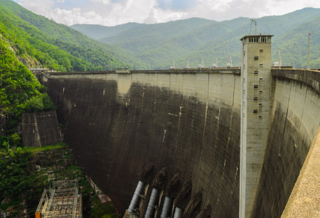 bhumibol dam built for the purposes of water storage, hydroelectric power production, flood control, fisheries and saltwater intrusion management.のeditorial素材