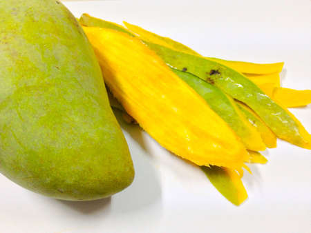 A mango and mango peelsの素材