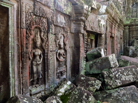The ancient figure of Angkor Wat temple complex                 の写真素材