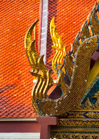 Delicate Thai art at top of roof of temple, Bangkok, Thailandのeditorial素材