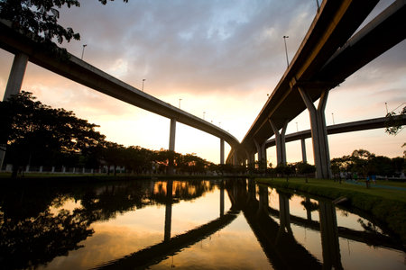 Large crossing elevated traffic highway