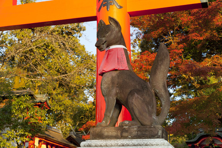 Fox statue at the Fushimi Inari Shrineのeditorial素材
