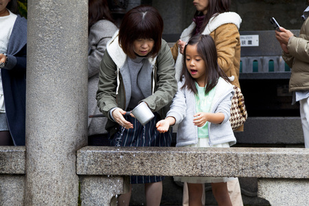 unidentified people collecting water from the Otowa-no-taki waterfall at Kiyomizu templeのeditorial素材