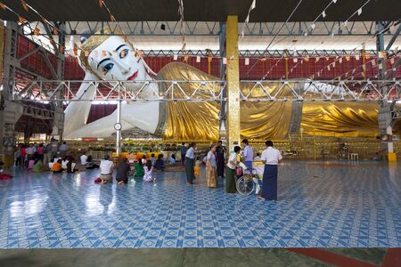 reclining Buddha at Chaukhtatgyi temple in Yangon, Myanmar.のeditorial素材