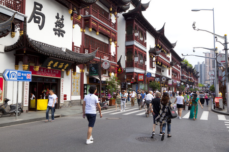 Traditional pavilions in Yuyuan Gardens, Shanghai, Chinaのeditorial素材