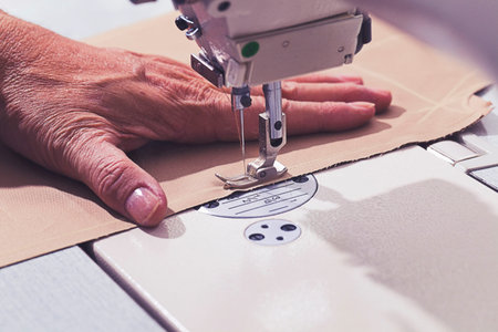 The sewing machine and human hand