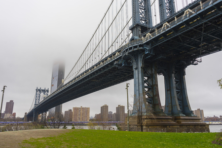 Manhattan Bridge and Manhattan skyline on gloomy dayの写真素材