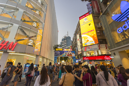Ximending shopping district at night, Taipei.のeditorial素材