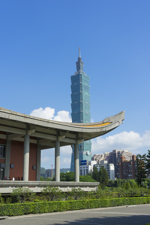 Day view of Sun Yat-Sen Memorial Hall against blue sky in Taipei,Taiwanのeditorial素材