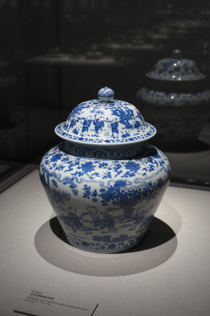 Old vintage blue china bowl and vase at Gu Gong National Palace Museum in Taipei,Taiwan.のeditorial素材