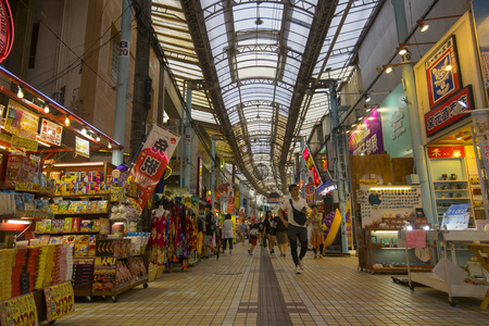 Unidentified people shopping at First Makishi Public Market in Naha, Okinawa, Japanのeditorial素材