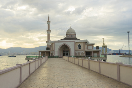 Butterworth Floating Mosque or Masjid Terapung in Butterworth, Malaysia.のeditorial素材