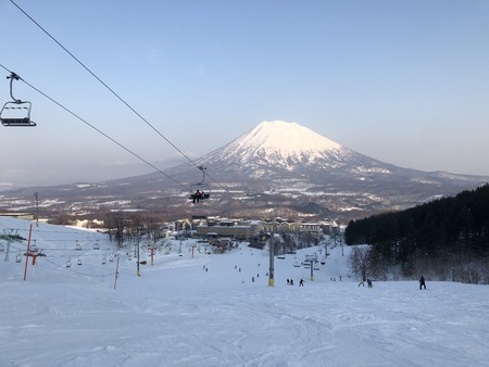 Ski runs and snowy mountain in Niseko in Hokkaido, Japan.のeditorial素材