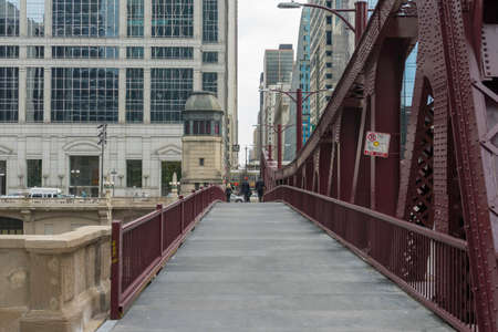 Street in the Chicago downtown loop business district, Chicago, ILのeditorial素材
