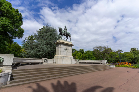 Marquis of Linlithgow Memorial with clear blue sky in Melbourne, Australiaの写真素材