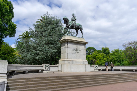 Marquis of Linlithgow Memorial with clear blue sky in Melbourne, Australiaの写真素材