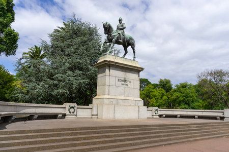 Marquis of Linlithgow Memorial with clear blue sky in Melbourne, Australiaの写真素材