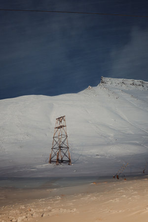 Aerial tramway in the polar night in Longyearbyen, Svalbardの写真素材