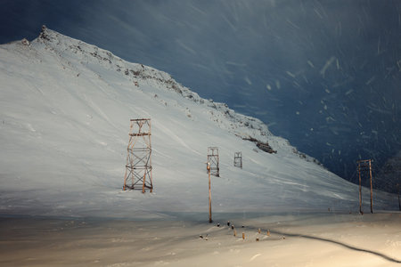 Aerial tramway on snowy mountain in Longyearbyen, Svalbardの写真素材