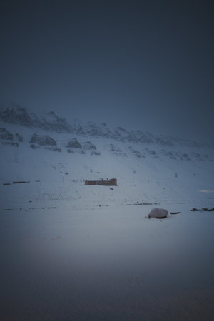 Building on side of snowy hill in the arctic in Longyearbyen, Svalbardの写真素材