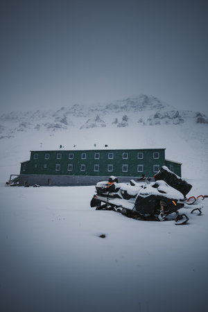 Green building in Nybyen under snowy arctic mountain in Longyearbyen, Svalbardの写真素材