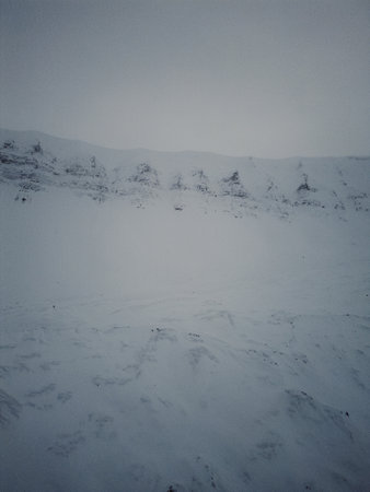Snowy mountain ridge above Longyearbyen, Svalbard in the arctic far northの写真素材